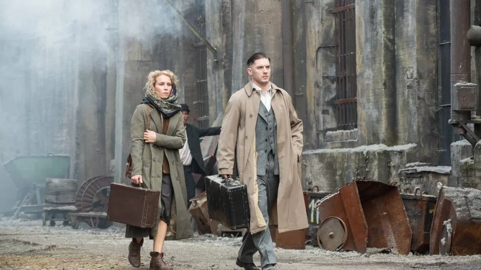 Duktiga. Noomi Rapace och Tom Hardy spelar bra i Daniel Espinosas "Child 44".