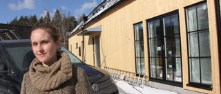 Barnfamilj nekas vatten och avlopp – får inte flytta in i sitt nybyggda drömhus: "Väldigt stressande"