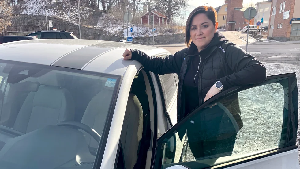 Fabiola Vera på Krekolas trafikskola ger sina bästa tips på hur man sparar bränsle, och därmed pengar, på sin körning.