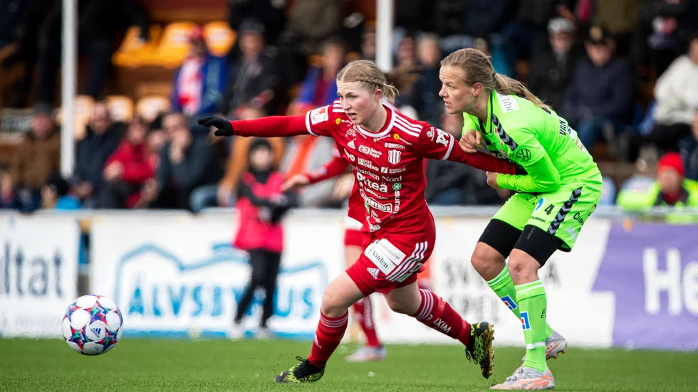 Hanna Anderssons Piteå IF möter Linköping ikväll. Ett Linköping där expiffaren Cajsa Andersson är målvakt. Lagets kapten Nilla Fischer är avstängd efter att domaren Eva Svärdsudd, från Piteå, gav henne rött kort i förra matchen.