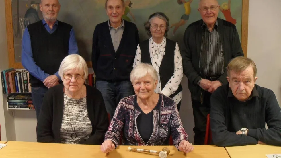Sittande från vänster avgående ordförande Inga Ylitalo, ny ordförande Meith Nordahl, ny sekreterare Gunnar Olofsson. Stående från vänster Nils-Levi Johansson vice ordförande och studieorganisatör, ledamöter Henry Isaksson, Siv-Britt Widmark och Bengt Svanberg.