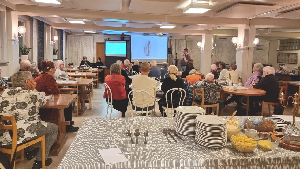 Mikael Modig, Tekniska hörselvården, höll ett intressant föredrag under årsmötet.