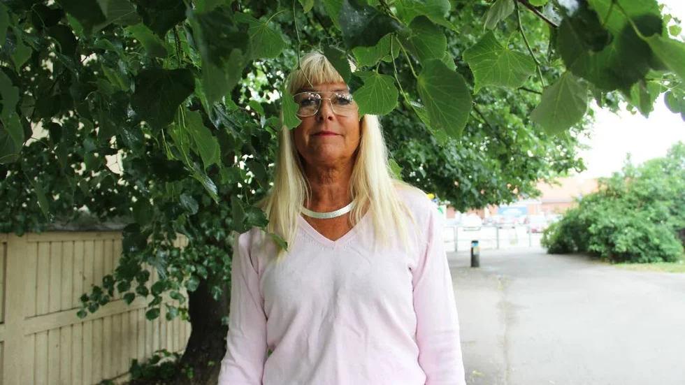 Lena Carlsson har hört av sig till kommunen två gånger och gjort en felanmälan. Ingenting har hänt.