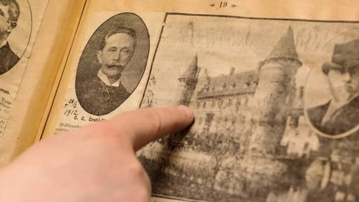 Billigt tidningspapper skulle åldras fort, bättre då att satsa på mikrofilm! Men framtiden visade att tidningsläggen finns kvar i okej skick, medan mikrofilmen är repig och svårläslig.