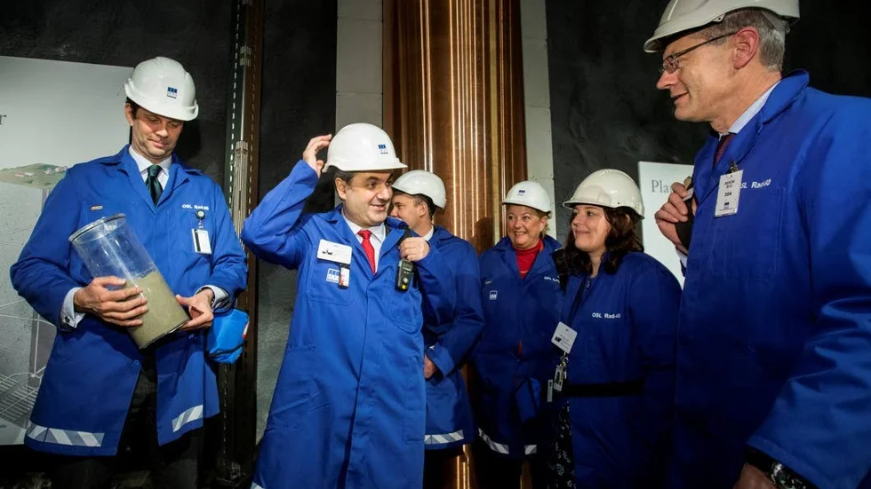 Energiministern Ibrahim Baylan gästade både Forsmark och Gimo på onsdagen. Bilden togs i samband med ett tidigare besök vid SFR i Forsmark, 50 meter under havsytan.