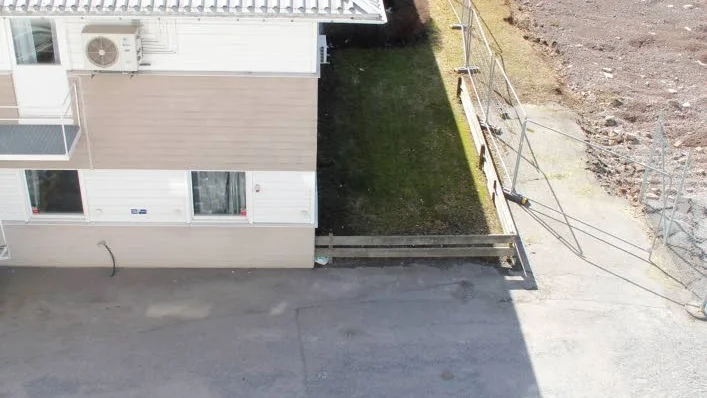 In- och utfart till innergården får inte ske närmast Sandbrogården som bilden är tagen från, enligt detaljplaneförslaget.