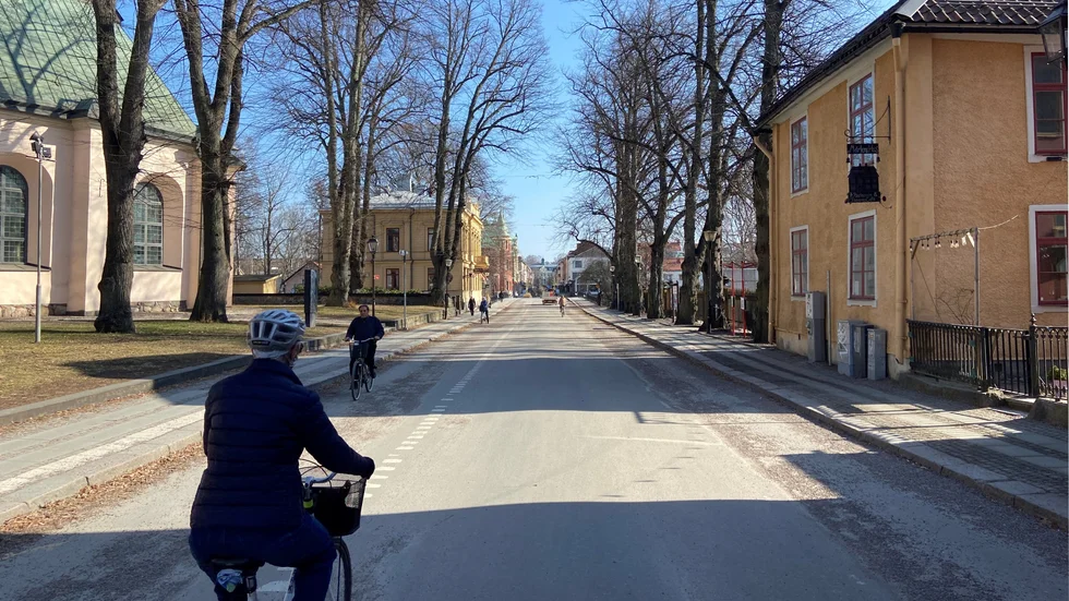 Skillnaden mellan Väster och Öster verkar finnas kvar, även 100 år senare, menar insändarskribenten. Arkivbild