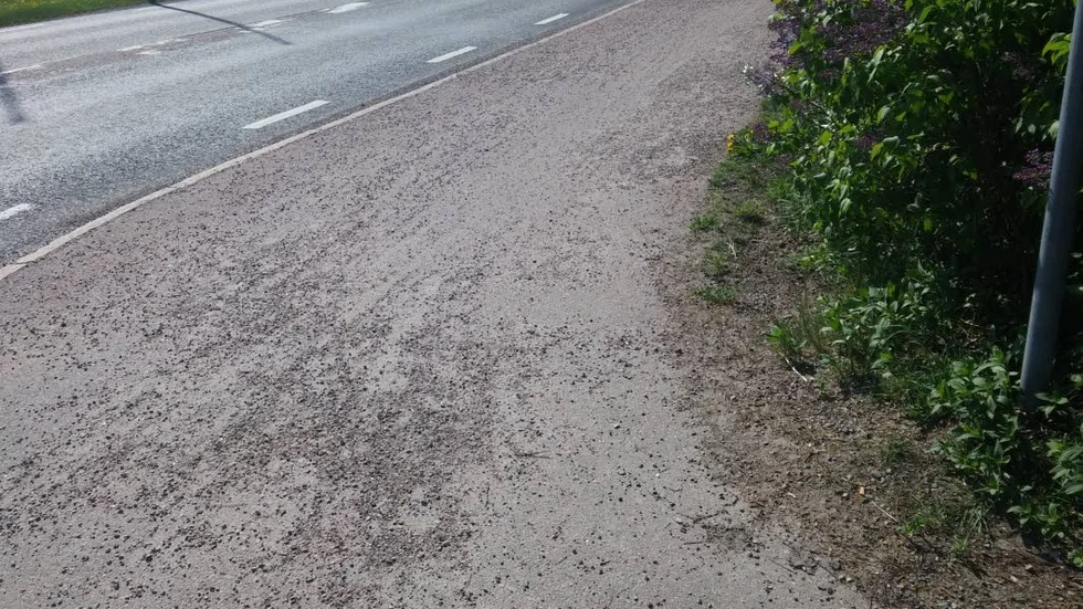Hög tid att ta bort gruset vid väg 288, skriver Sebastian Sjöblom.