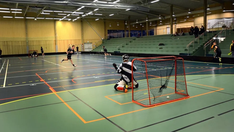 ARKIVBILD. Sargen ska bytas ut och ny ljudanläggning är några av de åtgärder som måste fixas i Rakethallen inför AIF:s avancemang till division I.