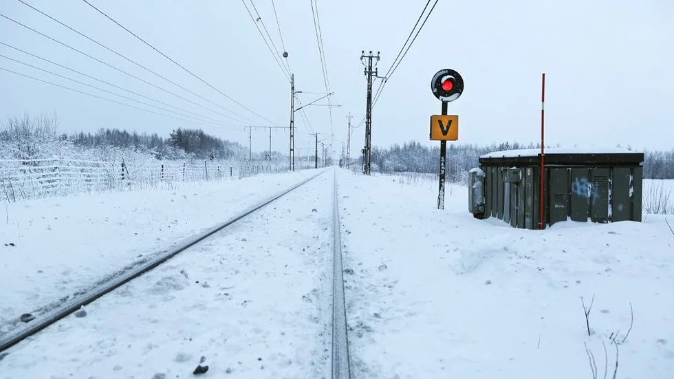 Arkivbild. Inställda tåg på sträckan mellan Luleå och Boden på grund av omfattande skador på rälsen.  fungera väl. Mellan Bastuträsk och Älvsbyn är rälsen uttjänt. Den är tillverkad i Domnarvet 1976-1982 och har får emellanåt längsgående sprickor som kan orsaka rälsbrott.