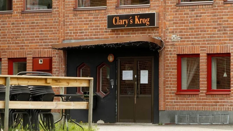 Bild: Christoffer Markström | Makarna Nilsson stänger Clarys krog i Älvsbyn - men det finns intressenter som kan driva den vidare i sina bolag. (Arkivbild)