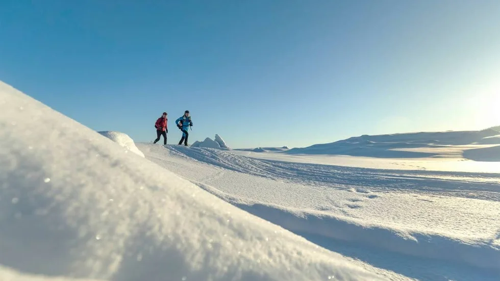 Minus 31 och molnfritt. Så här såg det ut när starten för den tredje etappen i Ice Ultra gick i Årrenjarka på torsdagsmorgonen.