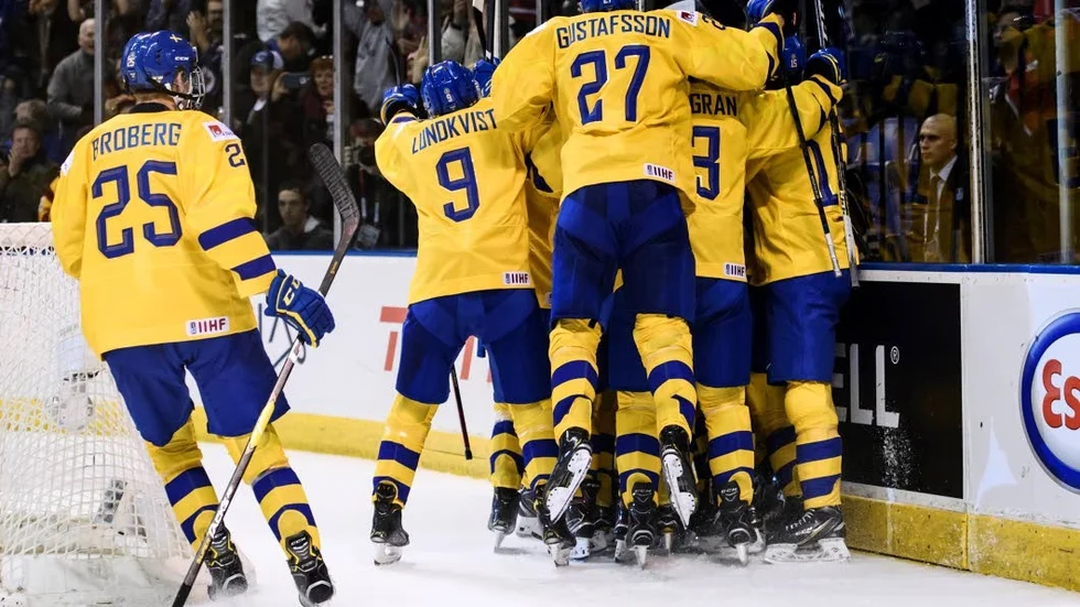 Juniorkronorna tog hem gruppsegern i och med vinsten mot Kazakstan och nu väntar Schweiz i kvartsfinalen.