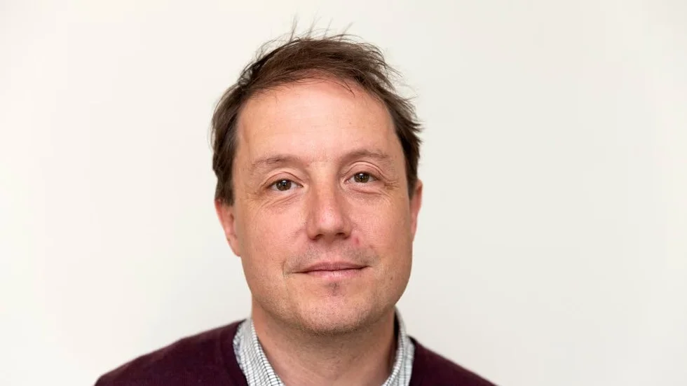 David Sumpter har upptäckt att Googles språkprocess-algoritmer har en inbyggd sexism som diskriminerar kvinnor.