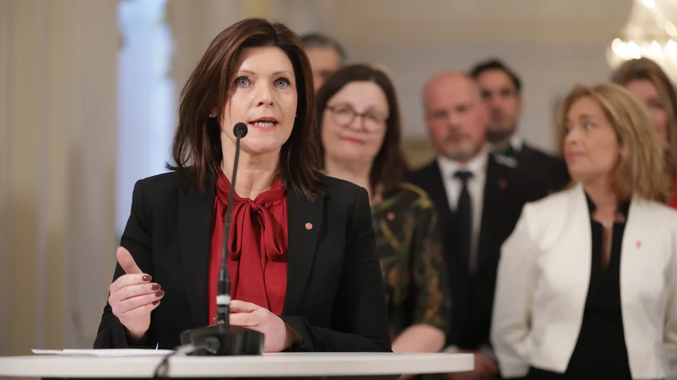 Eva Nordmark, arbetsmarknads- och jämställdhetsminister (S), är redo att acceptera en kompromiss om ett tidigare hårt kritiserat direktivförslag om införande av minimilöner i EU.