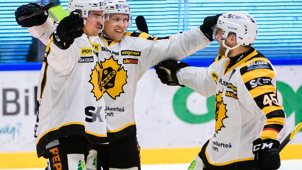 Emil Djuse gjorde precis som senast AIK mötte FBK på bortaplan. Backen avgjorde med mål på övertid. 