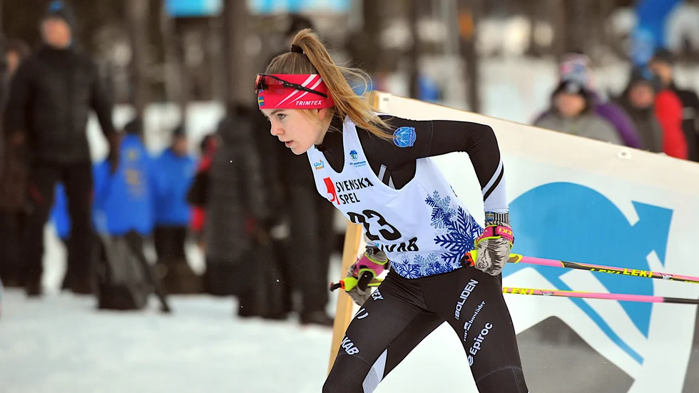 Maja-Lina Sande är van vid dubbeljobb. Hon satsar både på skidor och på att bli läkare. Gällivareåkaren blev utslagen i kvartsfinalen i sprinten i Sverigepremiären. 