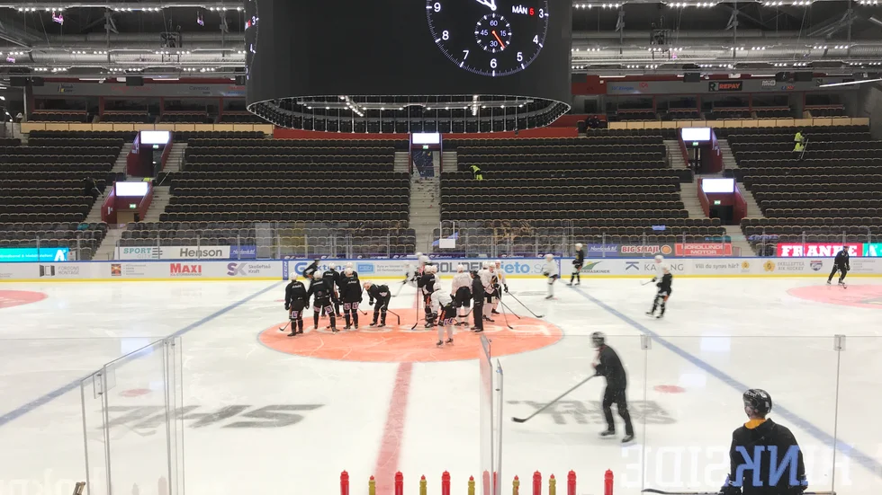 Skellefteå AIK på is under måndag 5 november. 