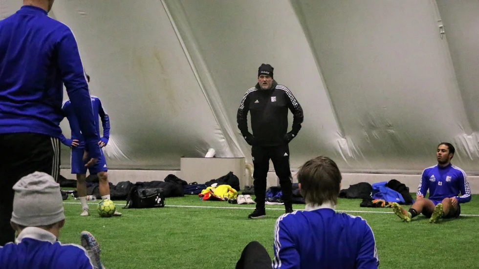 Storfors AIK var sju minuter från nytt kontrakt under matchen Umeå Akademi- Team TG.  Vid lunchtid söndag möter SAIK-Stöde