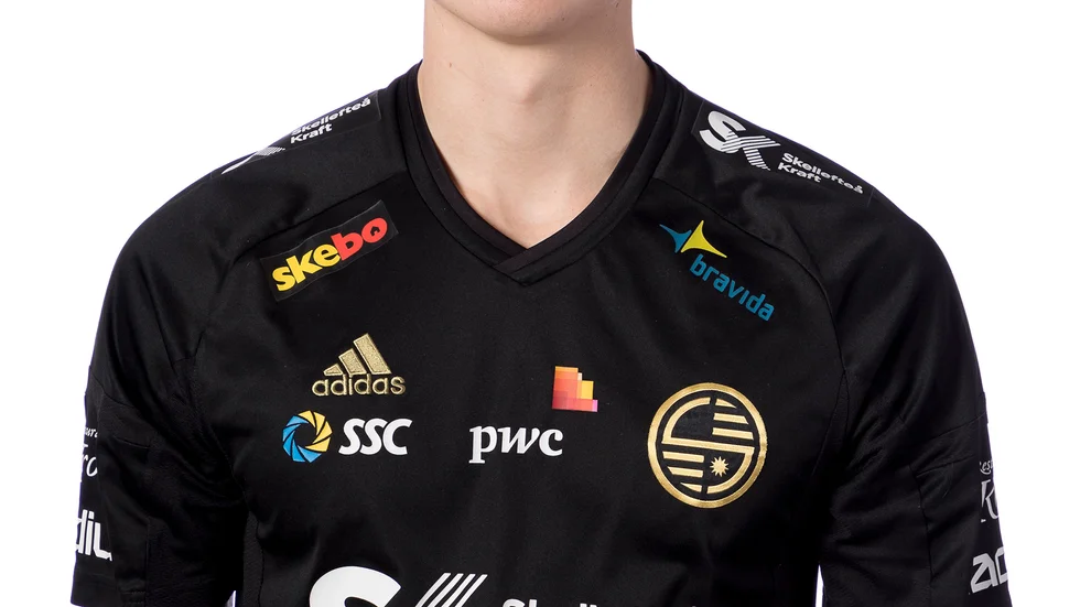 William Ögren stannar i Skellefteå FF ytterligare en säsong. 