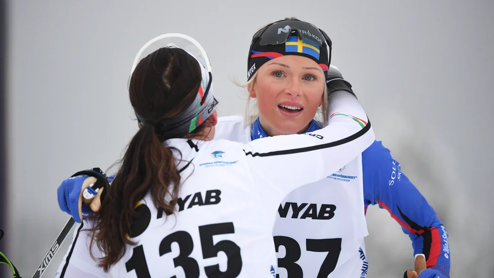 Charlotte Kalla och Frida Karlsson efter Sverigepremiären i november. Arkivbild.