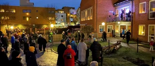 Här är programmet för årets nyårspromenad i Motala – ✔ Livemusik ✔Eldshow ✔Svävare