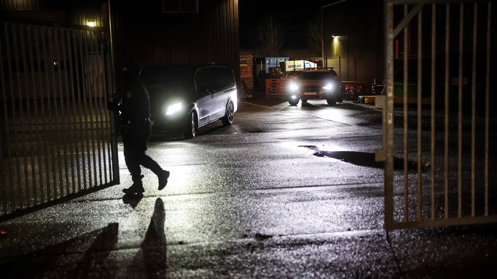 Polis lämnar en industrifastighet i östra utkanten av Landskrona i samband med att en 31-årig kvinna som varit försvunnen sedan den 23 december hittats död.