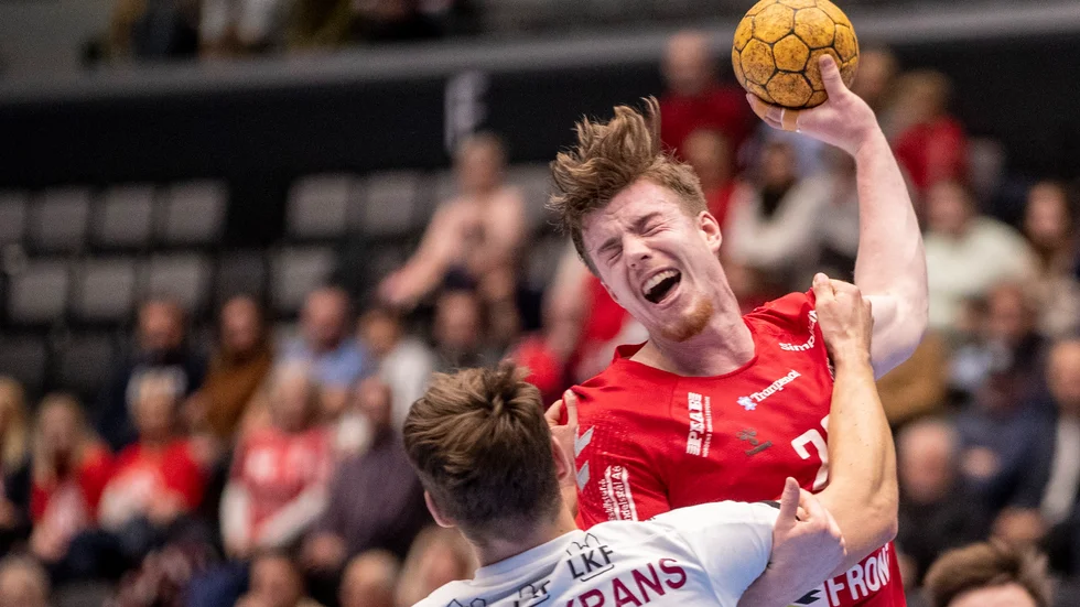 Guifstjärnan Erik Persson bänkades under stora delar av andra halvlek.