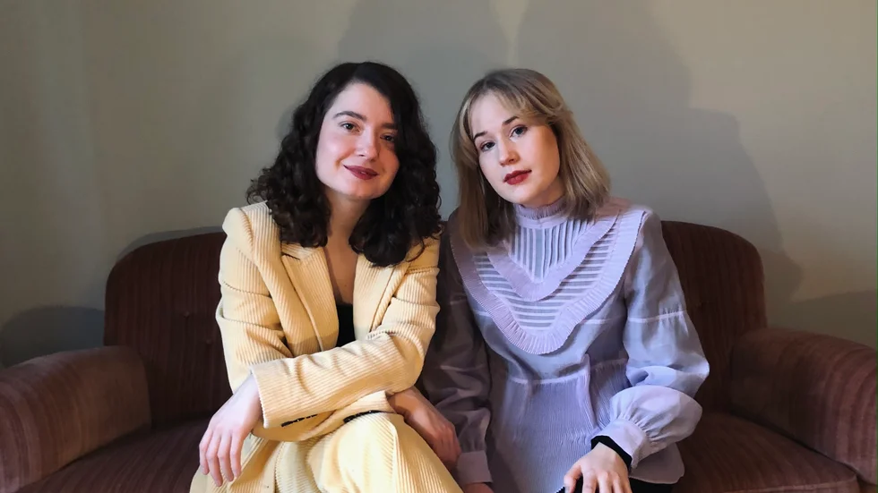 Angelina Pavanelli är musiker och Ingrid Stenlund är poet. I mars ska de för första gången tillsammans uppträda på scen med föreställningen "Flimmer".