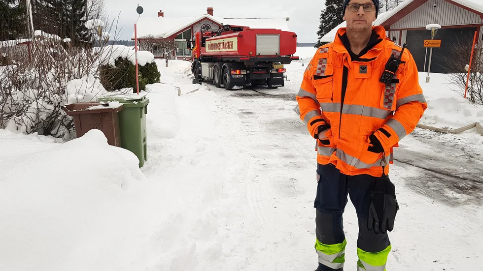 Insatsledare Hans-Erik Pekula betecknar huset som totalskadat eftersom röken spridit sig till alla utrymmen.