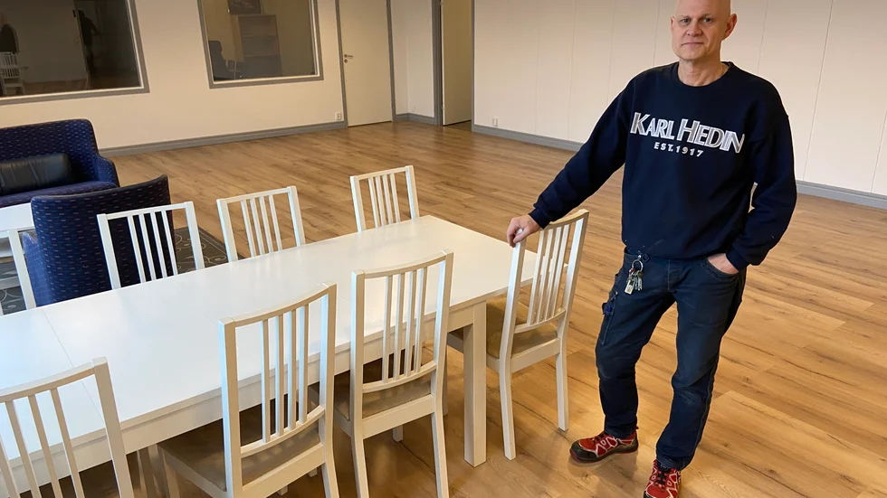 Fastighetsägaren Anders Thorsson i den nyrenoverade konferenslokalen på järnvägsstationen. 