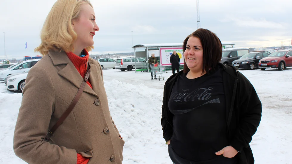 Malin Karlsson och Amanda Eloff tror att fler söker sig utanför städerna på grund av pandemin och skulle gärna se att fler bostäder byggs i kommunen.