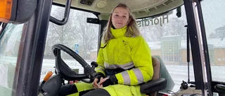 Snöfall ovanpå is ger svår halka: "Det är ett besvärligt läge" ✓Plogar ✓Sandar ✓Saltar