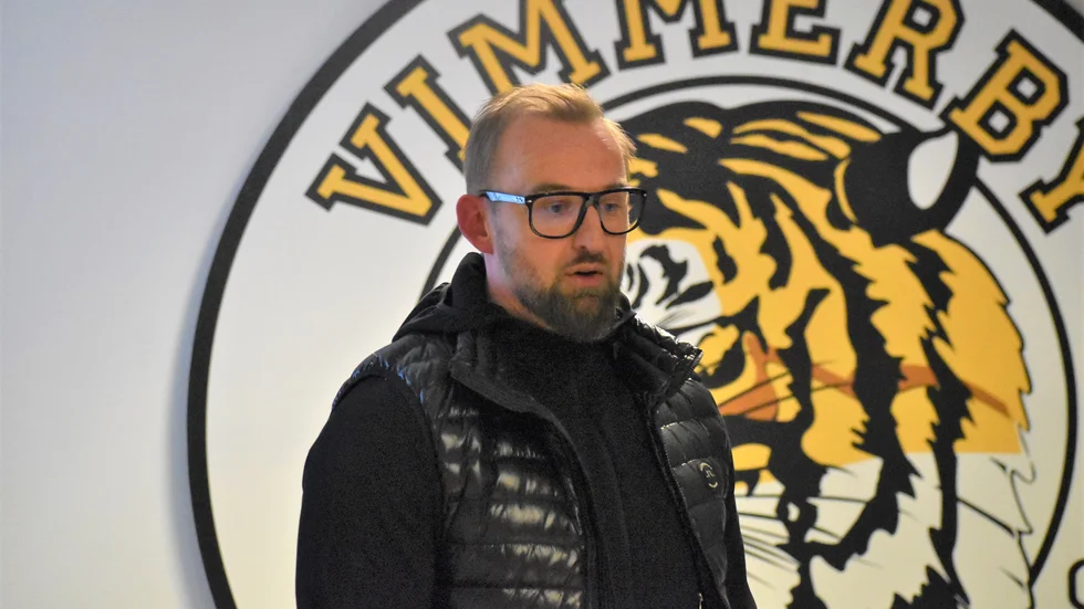 Morgan Persson tappar sin roll som klubbchef i Vimmerby Hockey efter säsongens slut.