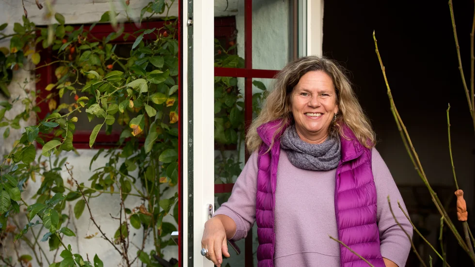Gunnel Carlson, trädgårdsjournalist och författare, har sina rötter i Blekinge där hennes föräldrar drev en plantskola som odlade rosor, fruktträd, prydnadsbuskar med mera. Snart arrangeras en öppen föreläsning med henne i Tilassalen i Knivsta kommunhus. 