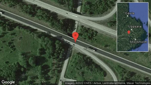 Personbil stillastående på E18