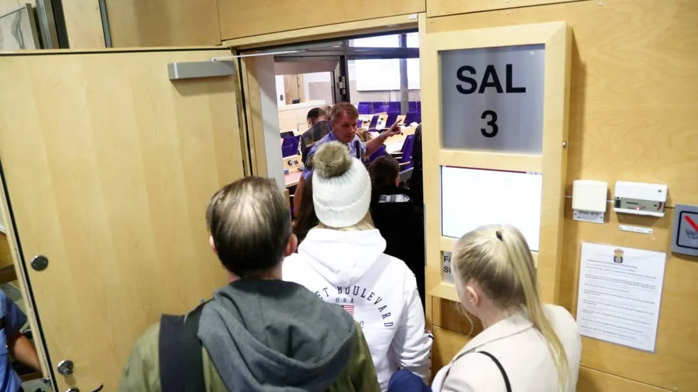 Vid rättegången vittnade 28-åringen mamma om att  hon blev orolig och trodde att fuskutrustningen var någon form av bomb.