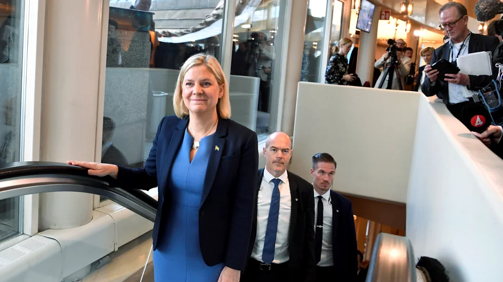 Magdalena Andersson (S) tar täten. Under onsdagen utsågs hon till Sveriges statsminister. Hon är den första kvinnan på posten.