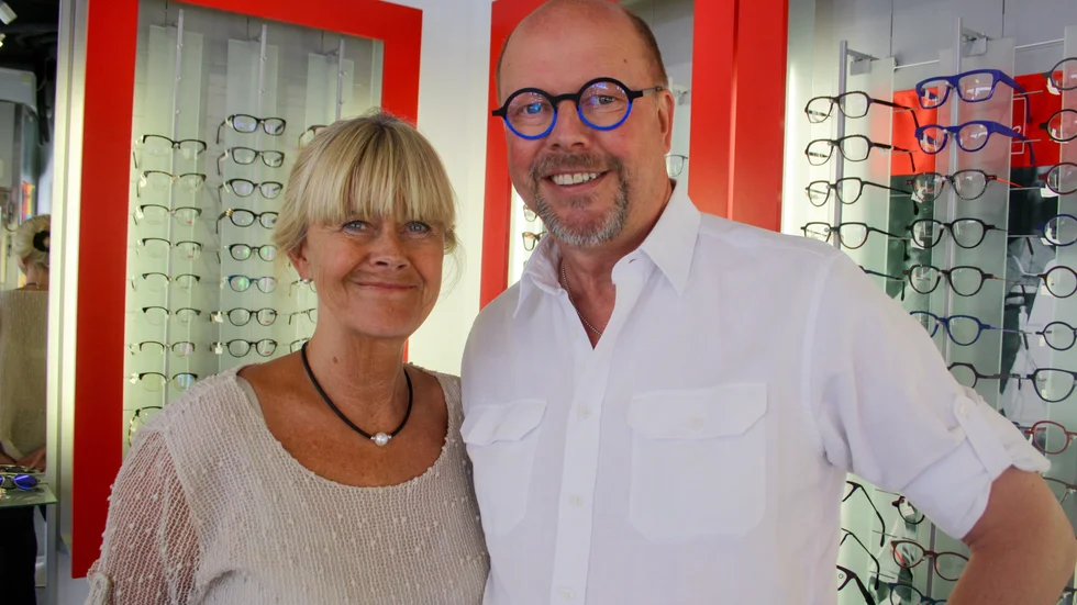 Lotta Johansson och Hans Burman, som drivit Optiker Burman flyttar nu över till Synoptiks butik.