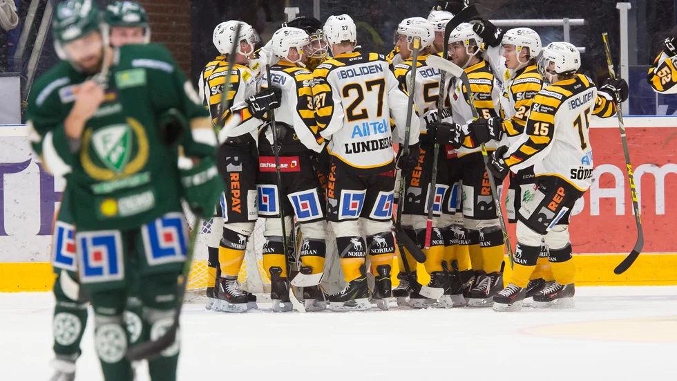 AIK FICK JUBLA. 2015 avslutades med en 3–2-seger borta mot Färjestad. Det ska bli spännande att se vad 2016 har att bjuda på för Skellefteå AIK:s del. Foto: ANNA-LENA BERGQVIST.