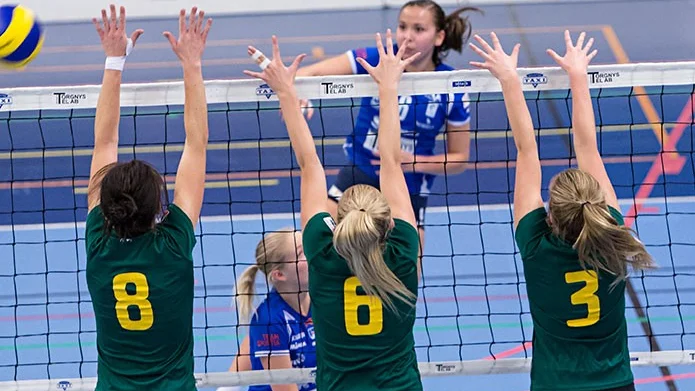 Besegrar blocket. Norsjö gjorde en stabil insats matchen igenom. Foto: Åke Andersson.