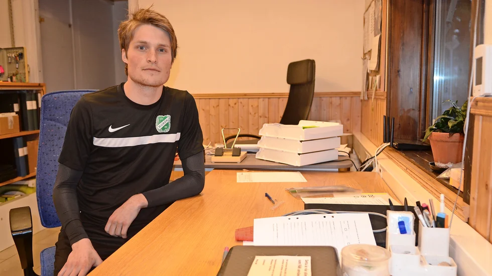 En annan sida. Grenholm jobbar på kansliet sedan i januari. Foto: Adam Savonen.