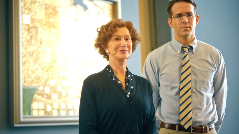 Vacker tavla Helen Mirren och Ryan Reynolds framför den tavla som gett namn åt filmen.