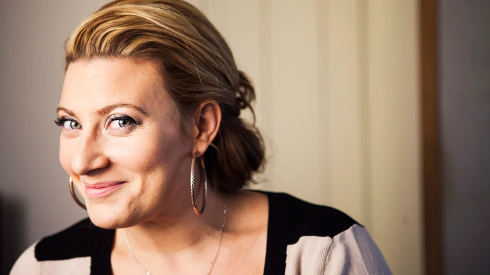 Mer avskalat. På konserten kommer låtarna vara betydligt mer avskalade då det endast kommer finnas tre personer på scenen tillsammans med Sarah Dawn Finer. Foto: ROBERT HALDERT / TT.