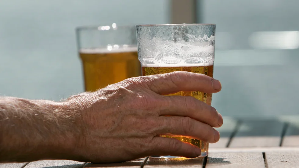 Nog borde väl Centerpartiet gynnas av att förespråka ett ansvarsfullare och värdigare samarbetsklimat än de avarter av umgängesformer som baseras på alkoholförtäring, skriver Sven Jonsson.
