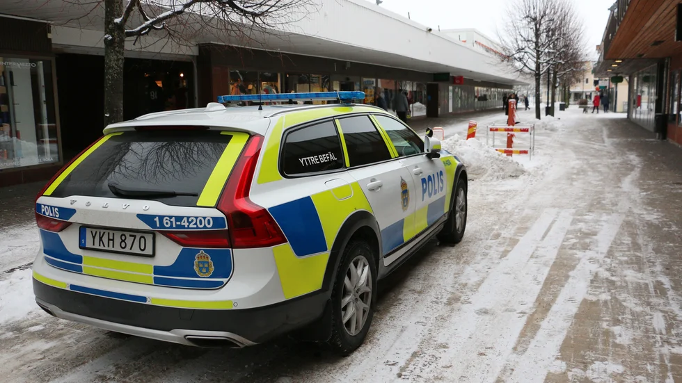 Polisens resursförstärkning med nya poliser gör att de blågula bilarna är en betydligt vanligare syn nu. En del i satsningen på ett tryggare samhälle.