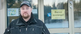 Kritiska mot kommunen: ”Vi står mitt i högsäsongen utan ishall”