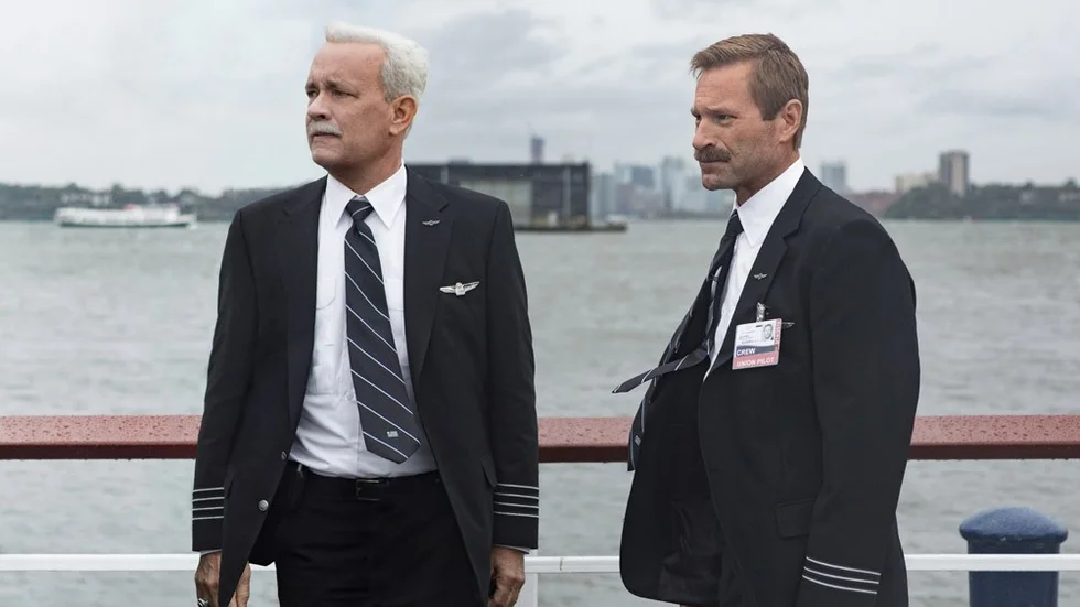 Hjältar. Tom Hanks och Aaron Eckhart i den verklighetsbaserade filmen ”Sully”.