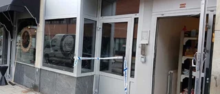 Polisavspärrning vid trappuppgång på Storgatan