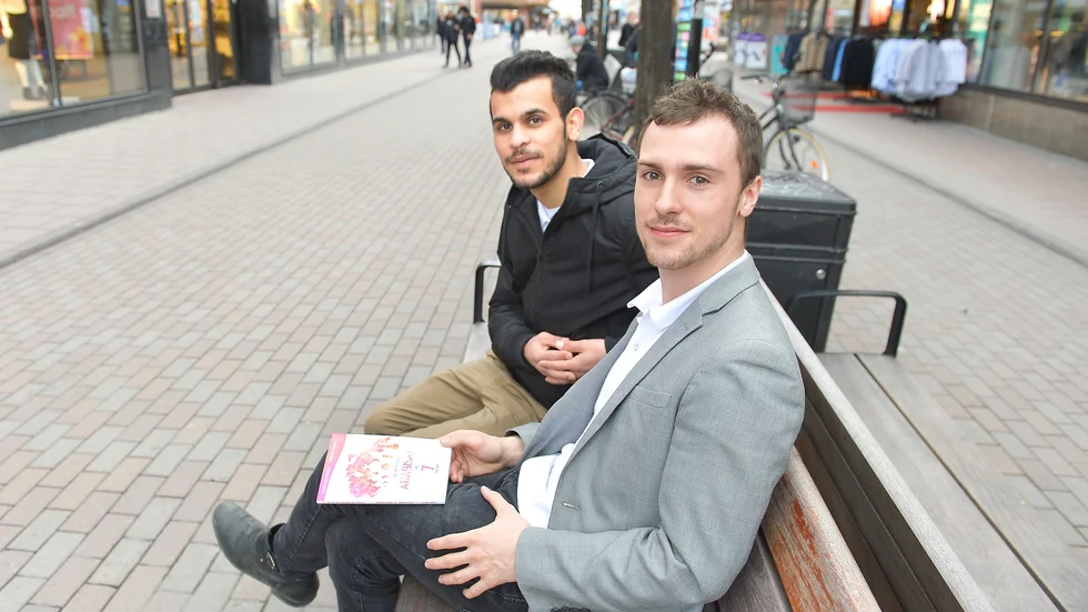 Idén blev verklighet. Moder Mothanna och Andreas Nilsson fullföljde sin idé, att ge ut en bok där vi svenskar får en inblick i det arabiska språket. Foto: Jeanette Lövgren.